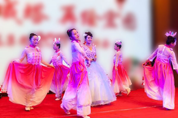 L:\企劃內(nèi)容整理\曠遠(yuǎn)歷年照片（附稿件）對(duì)內(nèi)照片（活動(dòng)、培訓(xùn)、事件）\2019年9��?��?9日半年度\20170125095699939993-.jpg